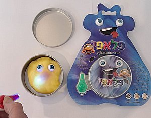 FLUPPY פלאפי משנה צבע +פנס קסם FLUPPY פלאפי משנה צבע +פנס קסם